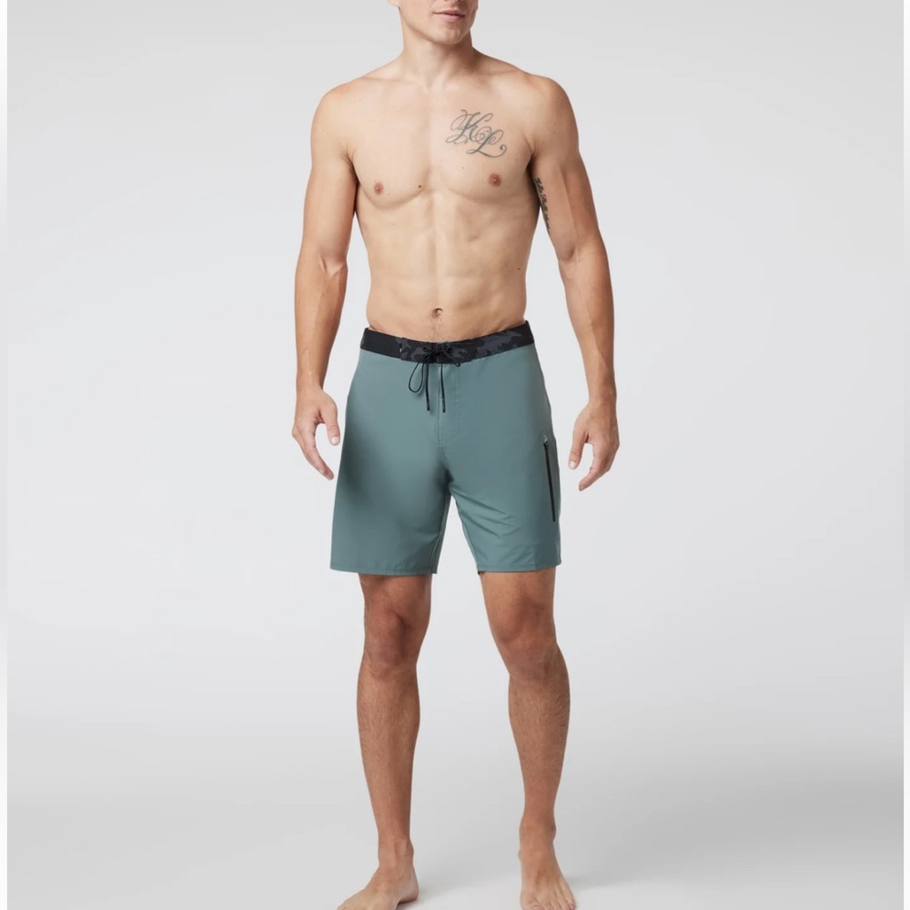 Vuori infinity board short size 28.